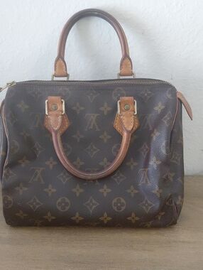 Vintage Authentic Louis Vuitton Brown Monogram Speedy Bag
